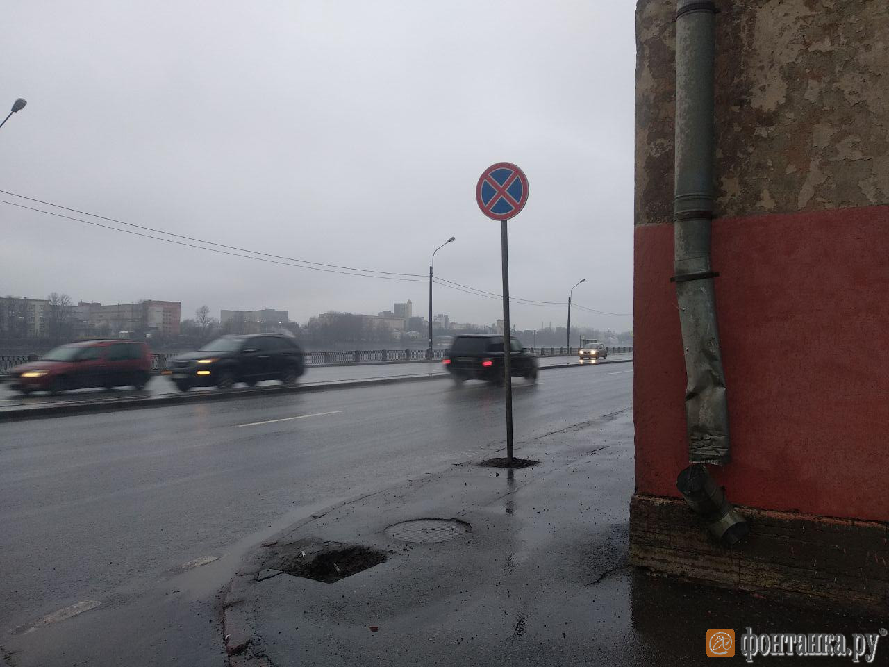 Дом 26, корпус 1. 23 декабря знака нет.